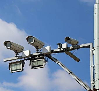 Новогодний городок в центе Гая оборудуют системой видеонаблюдения. 