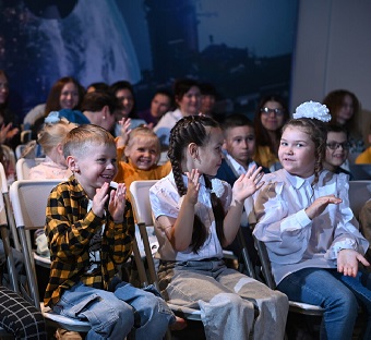 Компания УГМК-Телеком устроила праздничное космическое шоу для первоклассников в честь 1 сентября!