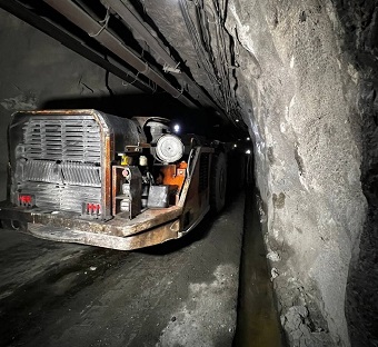 Специалисты УГМК-Телеком обеспечили заправки подземного рудника светофорами!